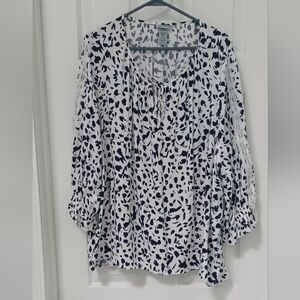 Women's Black and White Patterned Top